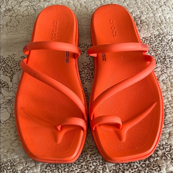 CROCS Women's Miami Toe  Bright Orange Sandals - Picture 1 of 5